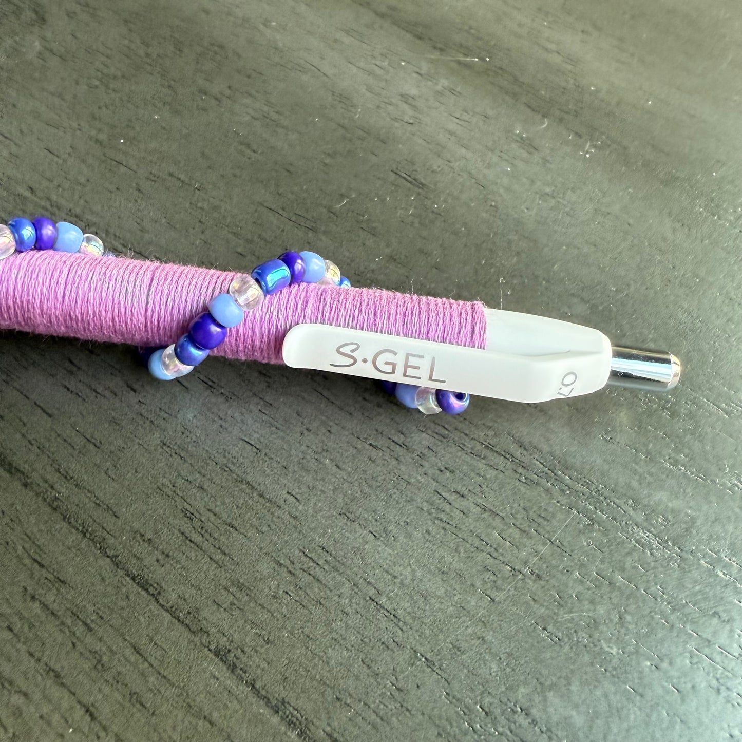 QUEEN BEHAVIOR Pen with Notepad Bundle